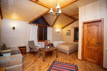 Фото номера Семейный номер Отели типа «постель и завтрак» MagHay B&amp;B г. Ванадзор 3