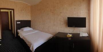 Фото номера Стандартный одноместный номер с балконом Отель Kirovakan Hotel г. Ванадзор 6