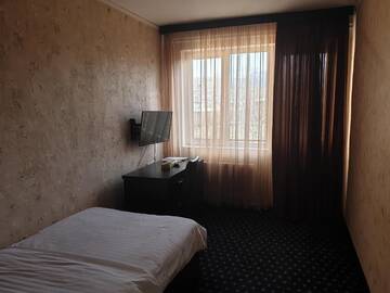 Фото номера Стандартный одноместный номер с балконом Отель Kirovakan Hotel г. Ванадзор 7
