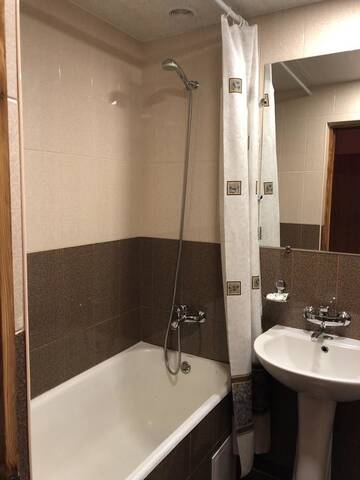 Фото номера Стандартный двухместный номер с 1 кроватью Отель Kirovakan Hotel г. Ванадзор 2