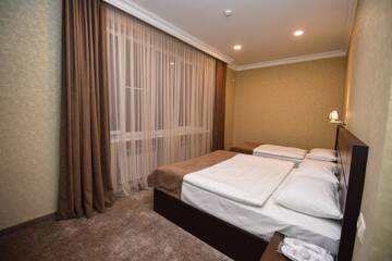 Фото номера Трехместный номер Делюкс Мини-отель Laguna Hotel г. Ванадзор 3